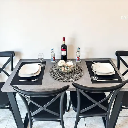 Seaside Deluxe #propertly شقة نيا بلاجيا